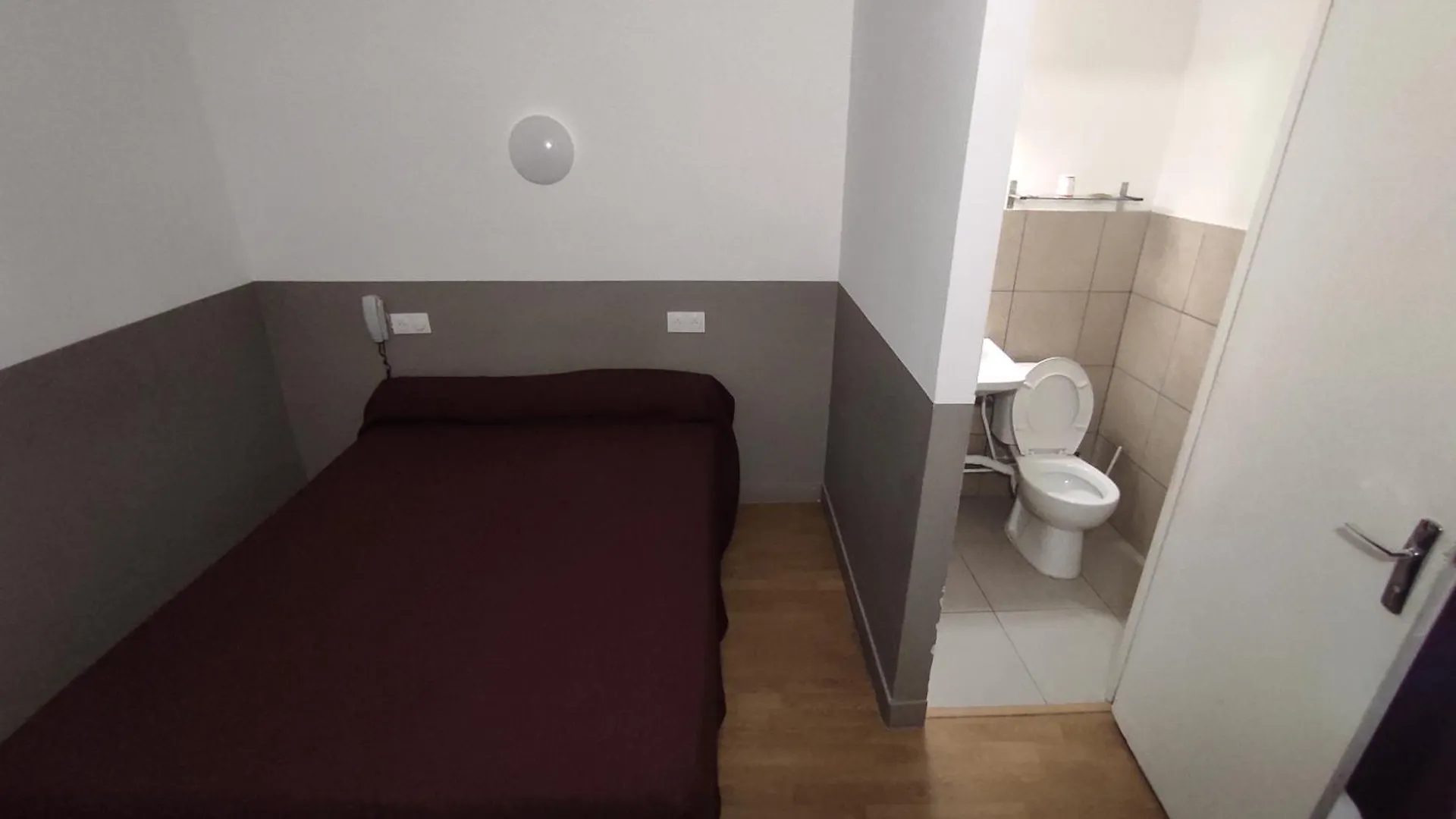 Hotel De Nantes Paris 3*,