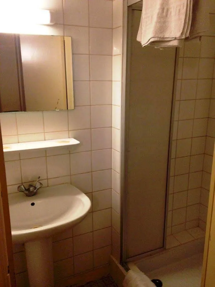 Hotel De Nantes Parigi 3*,